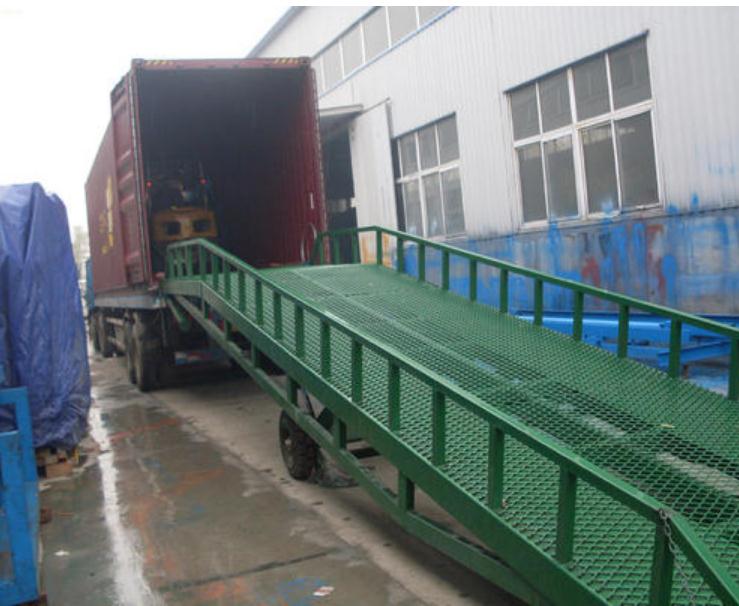 移動(dòng)式(shi)登車(che)橋定製(zhi)